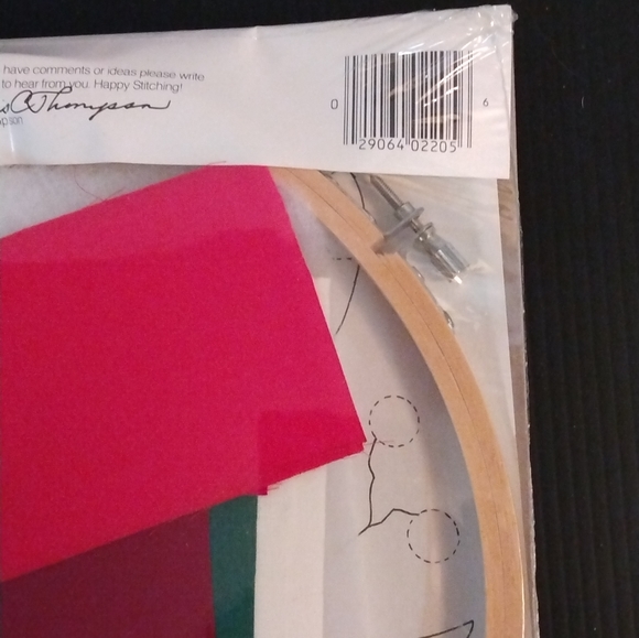 NWOT Calic-Os sealed Christmas Red Cardinal Applique embroidery kit. One Size - Picture 5 of 7
